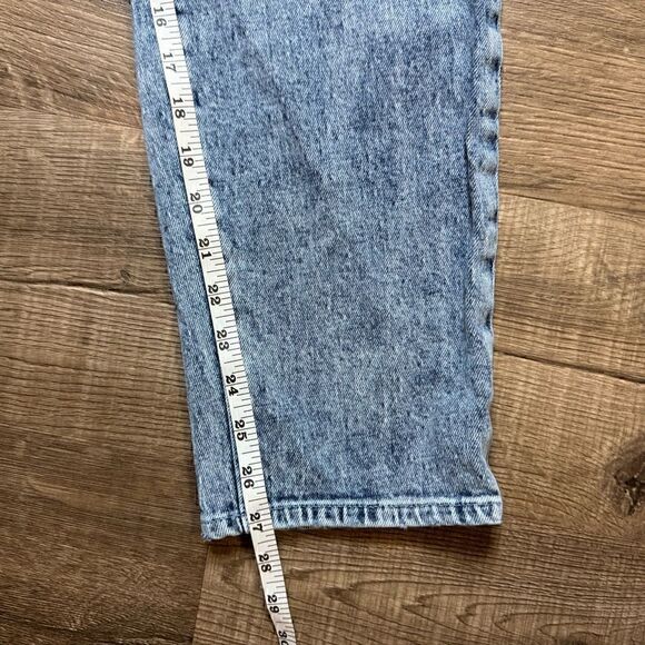 Good American | Good Classic Slim Straight Jeans - Picture 8 of 12